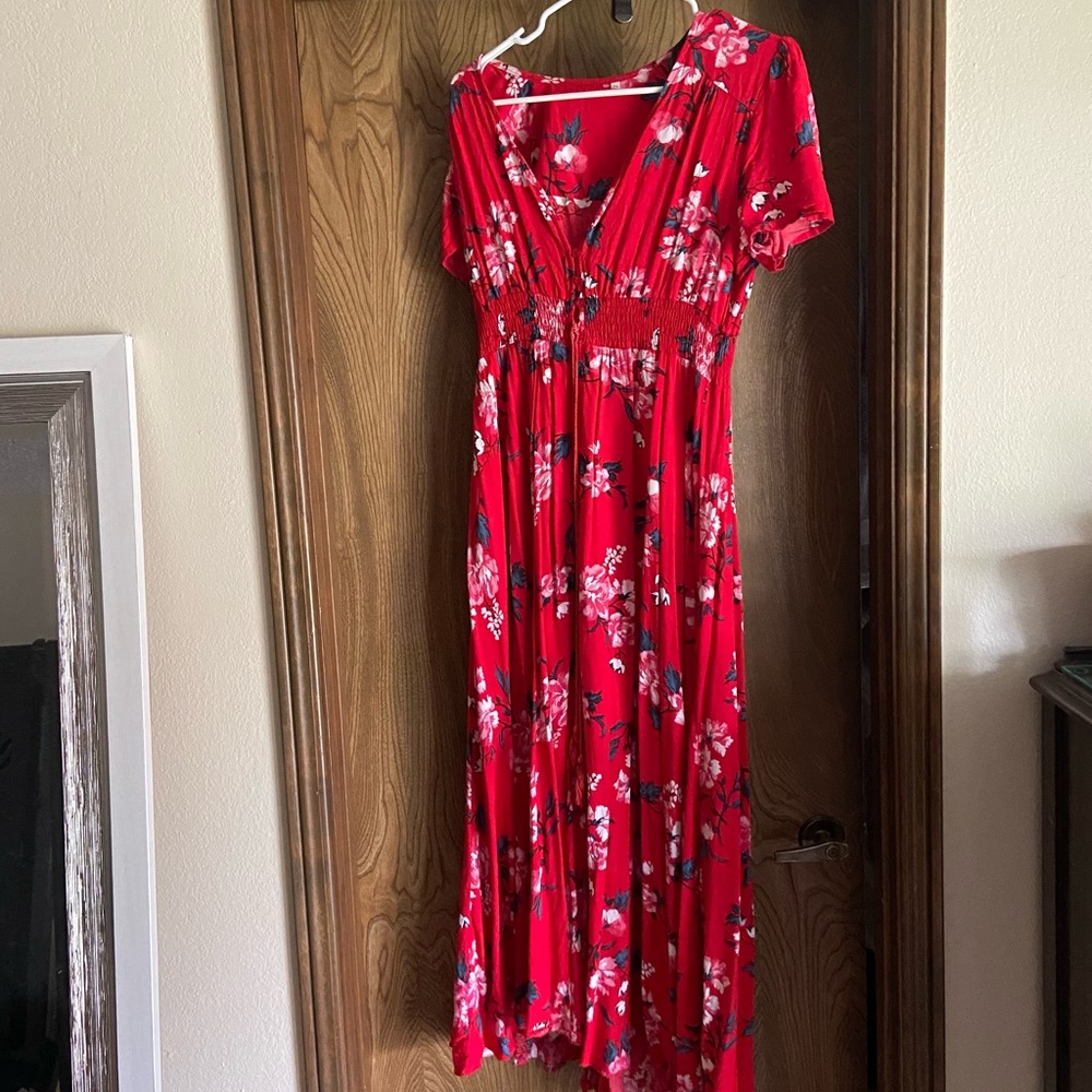 Gorgeous red, wavy floral dress. Great condition!